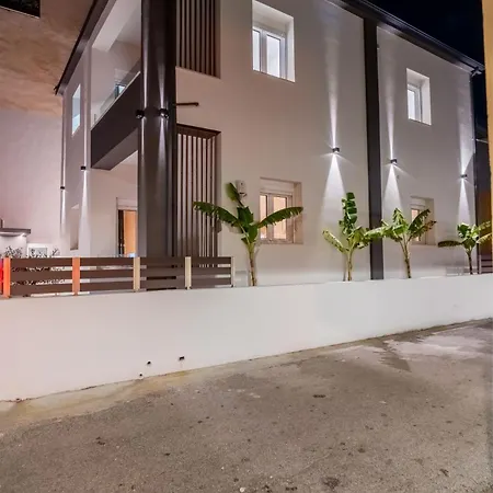 Santa Rosa Apartment